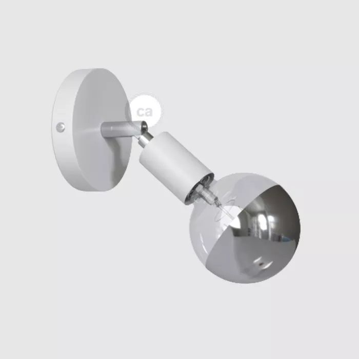 Darc — Applique murale sur fond blanc, composée d’un bras articulé en métal blanc et d’une tête lumineuse ronde en métal brossé, fixée à un support ci