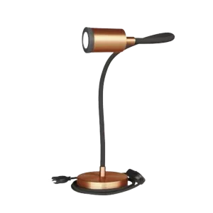 Darc — Lampe design composée d’un bras métallique transparent et d’un abat-jour en cuivre, montée sur une base circulaire en métal doré, sur fond noir