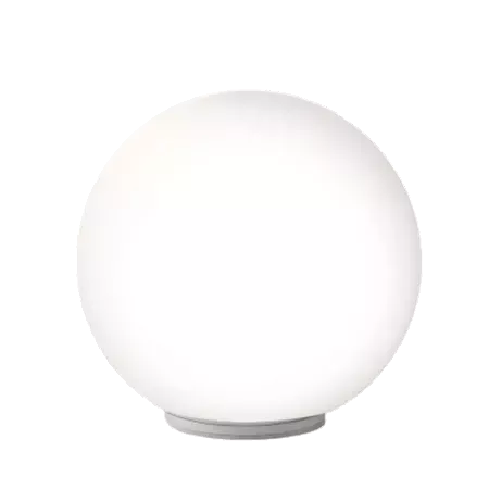 Darc — Lampe sphérique blanche en céramique ou verre, design épuré et contemporain, posée sur une surface noire avec une base fine et discrète.