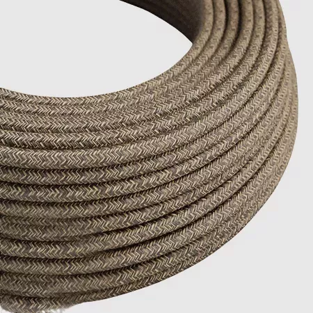 Darc — Un câble textile tressé de couleur gris clair, enroulé en spirale serrée, avec une texture tissée serrée et résistante, idéal pour une installa