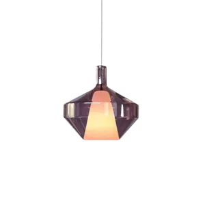 Darc — Applique suspendue en forme de losange transparent avec des bords métalliques brillants, éclairant une lumière douce et chaude, fixée par un câ