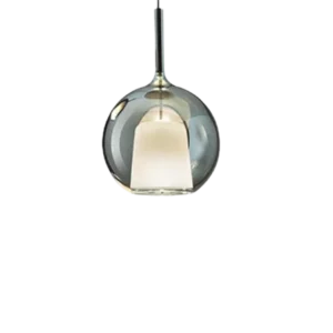 Darc — Applique lumineuse suspendue en forme de sphère transparente avec une lumière douce projetée vers le bas, fixée par un câble métallique.
