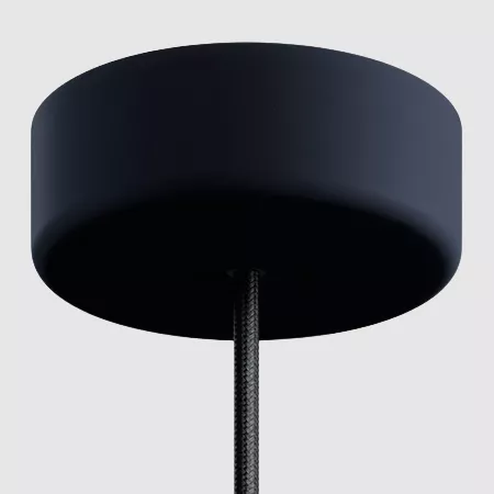 Darc — Luminaire noir en forme de disque suspendu par un câble métallique, design épuré et élégant pour un éclairage contemporain.