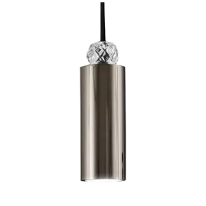 Darc — Applique murale en métal chromé avec base carrée et corps cylindrique, fixée au mur avec une tête de fixation visible, idéale pour éclairer une
