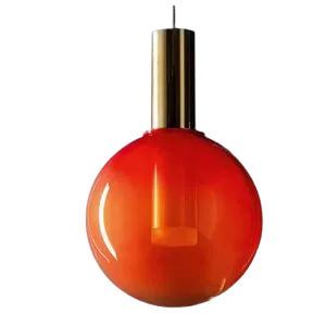 Darc — Applique murale design composée d'une sphère orange translucide suspendue par un tube métallique chromé, diffusant une lumière douce et chaleur