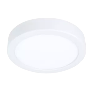 Darc — Un plafonnier blanc circulaire à bordure géométrique et surface lisse, posé sur un fond noir, diffusant une lumière douce et uniforme.