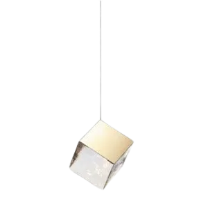 Darc — Applique murale suspendue en forme de cube géométrique blanc et doré, fixée par un câble métallique sur fond noir, diffusant une lumière douce.