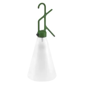 Darc — Une sculpture abstraite en forme de lettre Z stylisée, composée de pixels verts et blancs, posée sur un socle blanc en forme de flacon ou de va