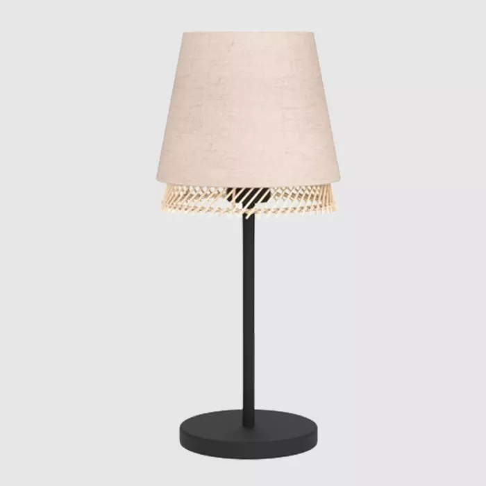 Darc — Lampe sur pied noir avec un abat-jour beige légèrement frangé en bas, offrant une ambiance douce et élégante.