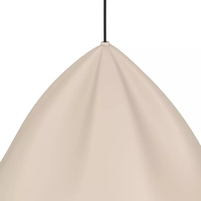 Darc — Un plafondier suspendu en tissu beige clair, fixé par une tige noire, offrant une ambiance lumineuse et douce pour un intérieur moderne.