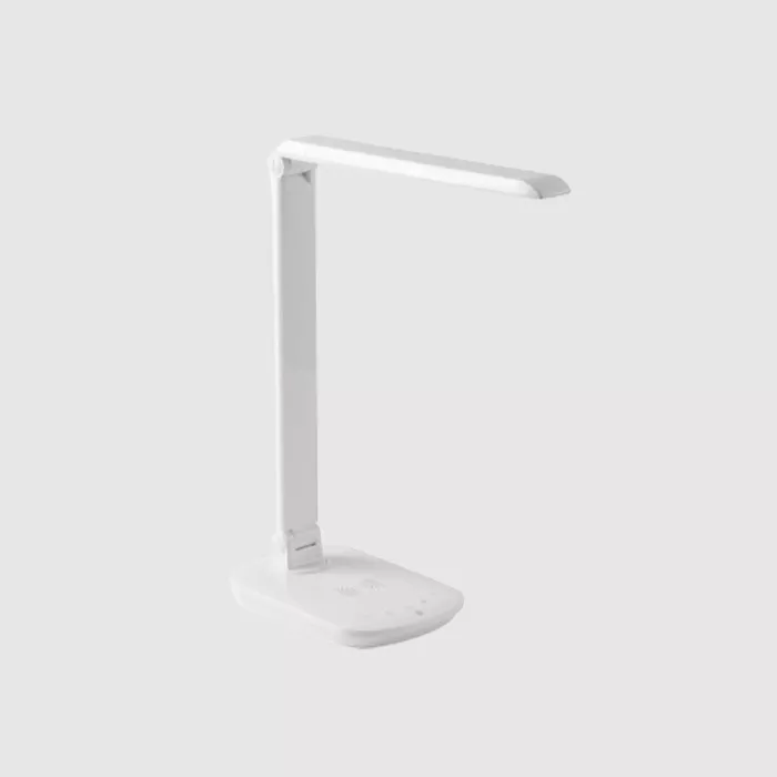 Darc — Une lampe de bureau blanche, design et moderne, avec un bras articulé et une base plate, idéale pour un éclairage précis et confortable.