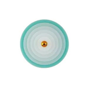 Darc — Une lentille optique circulaire avec un bord légèrement texturé de couleur turquoise et un centre transparent éclairé d’un point lumineux doré