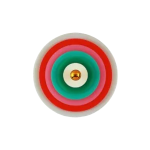 Darc — Cible stylisée en pixel art composée de trois cercles concentriques aux couleurs rouge, vert et bleu, avec un smiley jaune au centre, sur fond