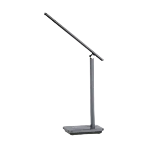 Darc — Lampe de bureau moderne en métal argenté avec bras articulé et base carrée, posée sur un fond noir