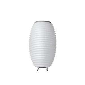 Darc — Lampe blanche en forme de bobine verticale avec une base carrée et une extrémité plate, posée sur un fond noir.