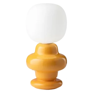 Darc — Lampe design composée d'une base orange en forme de champignon et d'un abat-jour blanc sphérique, posée sur un fond noir