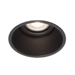 Darc — Un spot lumineux encastré de forme ronde, bord métallique noir et surface lisse, diffusant une lumière douce et chaude vers le bas