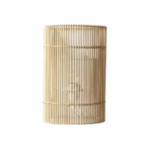 Darc — Un poteau cylindrique en bambou clair, tressé finement avec des motifs horizontaux réguliers, idéal pour une clôture ou un aménagement de jardi