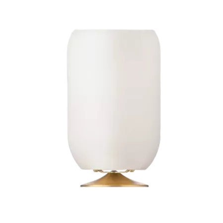 Darc — Applique murale composée d'une base carrée en laiton doré et d'un abat-jour en tissu blanc diffusant une lumière douce et homogène