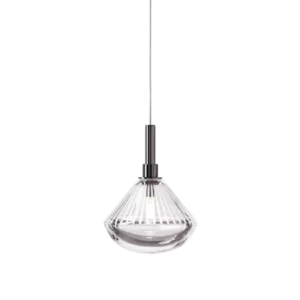 Darc — Applique suspendue au design épuré, composée d’un abat-jour en verre transparent strié et d’un câble métallique fixée au plafond
