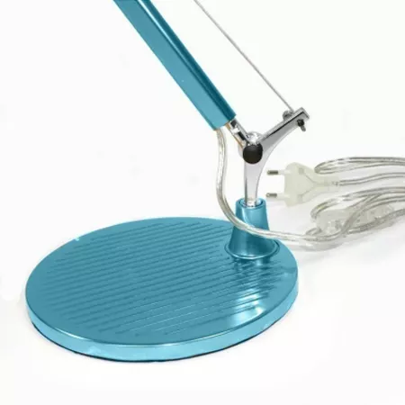 Darc — Lampe de bureau turquoise inclinable, posée sur une base ronde anti-dérapante, avec un câble électrique gainé en spirale