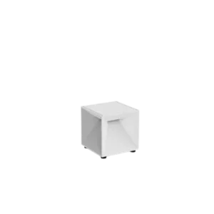 Darc — Un luminaire blanc en forme de cube épuré, aux arêtes légèrement inclinées et aux pieds fins, posé sur un fond noir.