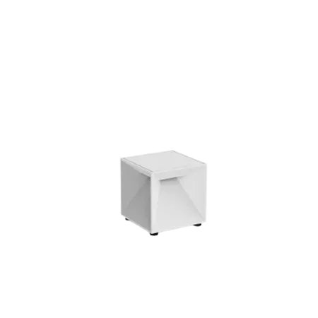 Darc — Un luminaire blanc en forme de cube épuré, aux arêtes légèrement inclinées et aux pieds fins, posé sur un fond noir.