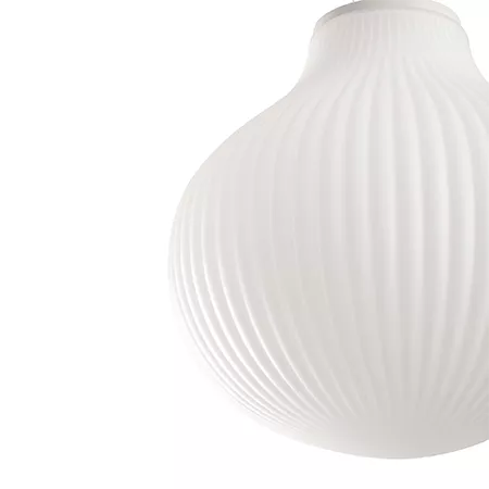 Darc — Lampe en forme d'oignon blanc aux stries verticales fines, suspendue ou posée, design épuré et lumineux pour un intérieur contemporain