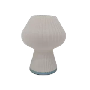 Darc — Lampe murale ou sur pied en forme de champignon, avec un corps blanc strié et une base bleue, offrant une ambiance lumineuse douce et contempor