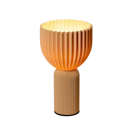 Darc — Lampe design en forme de tambour avec des plis verticaux, éclairée de l'intérieur pour un effet lumineux doux et chaleureux.