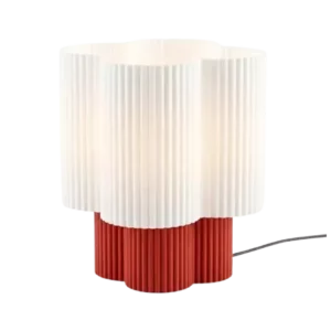 Darc — Représentation 3D d'une lampe design avec une base rouge en forme de rouleau et une structure blanche en lamelles verticales, vue sous un angle